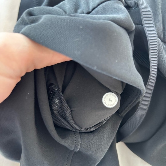 Lululemon On The Fly Black Shorts 4 - Picture 7 of 7
